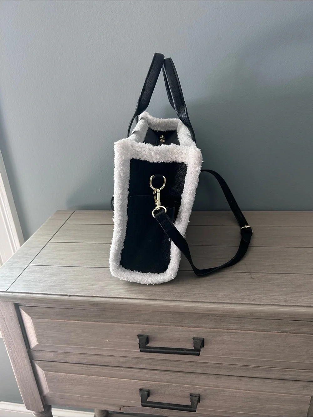 THE TOTE BAG Black and White Sherpa Trim Tote - Picture 2 of 12